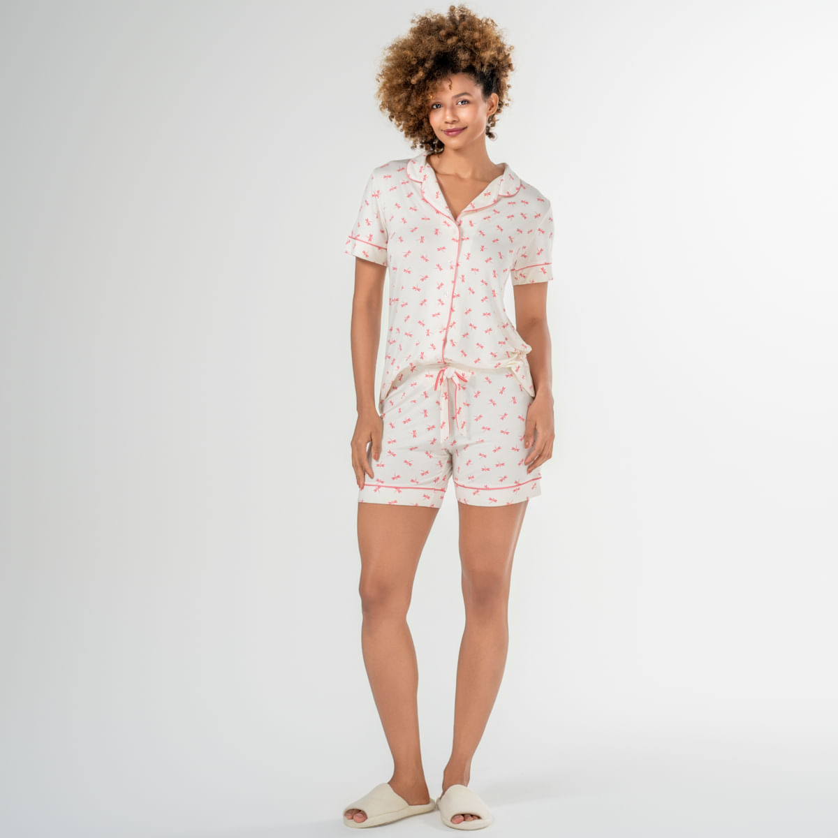 06 06 0031 Pijama Liberty OffWhite PInk + 06 02 0002 Chinelo Bruna Creme 002